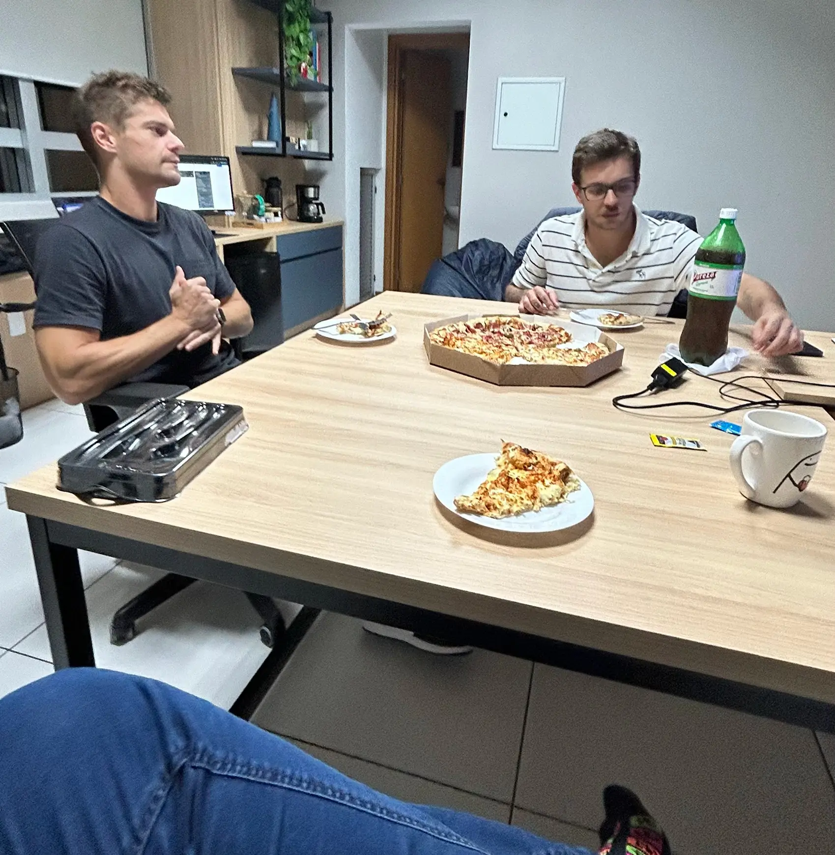 Equipe da Flap Studio numa pausa no escritório